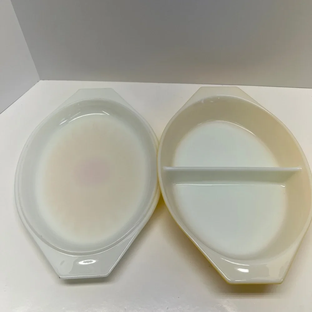 Pyrex vintage divided